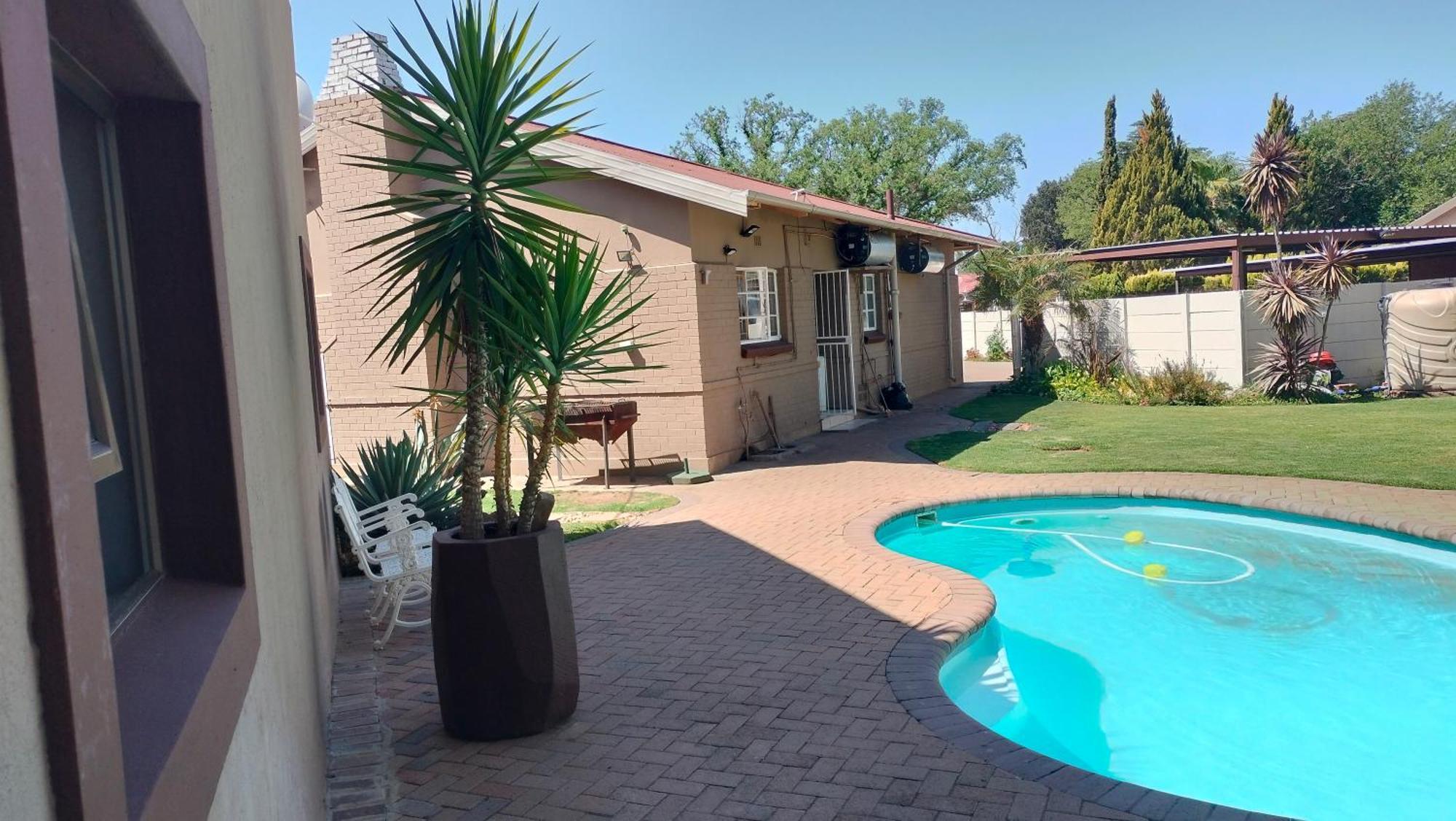 Easy Inn Guesthouse Welkom Exterior photo